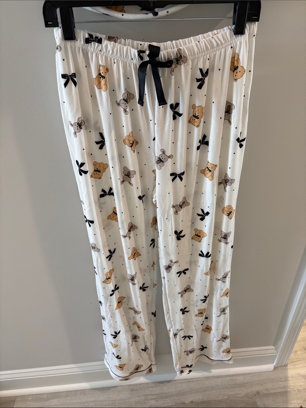 Women’s White Bear-Print Short Pajama Set with Black Trim - Picture 4 of 4